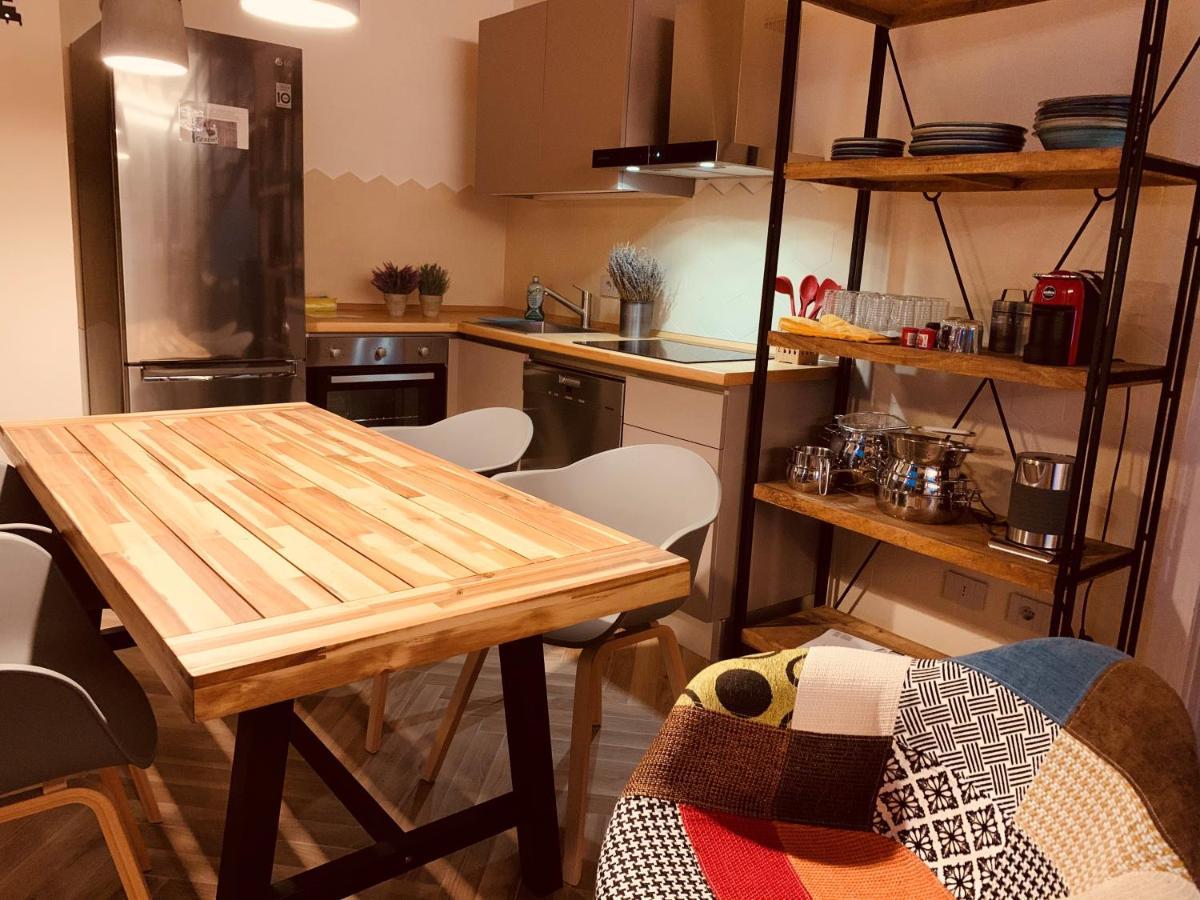 Charming Attic Apartment With Balcony & Swimming Pool Desenzano del Garda Exteriör bild