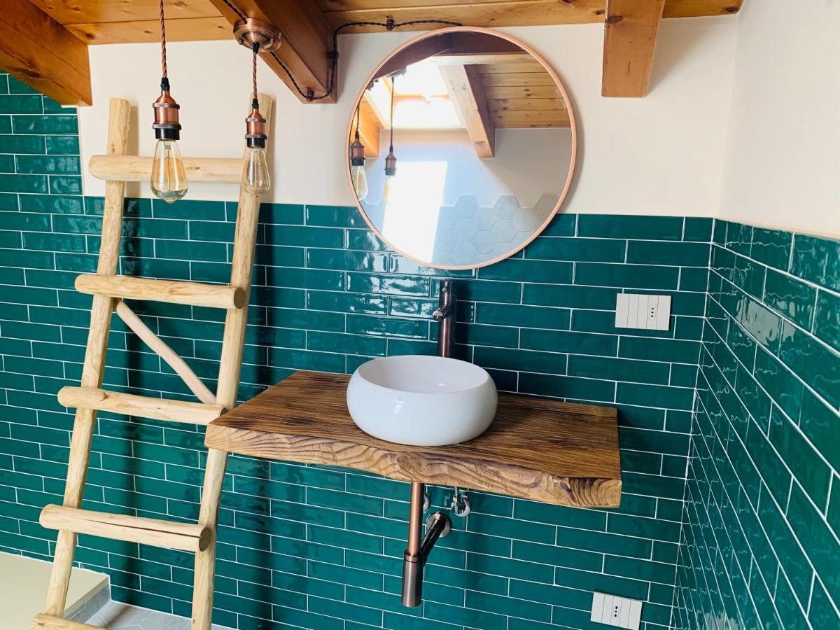 Charming Attic Apartment With Balcony & Swimming Pool Desenzano del Garda Exteriör bild